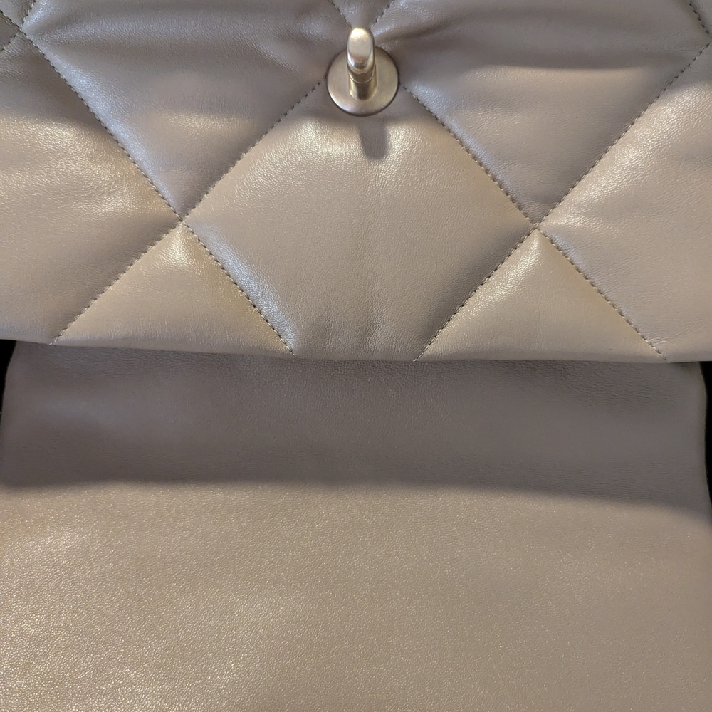 Chanel 19 Light Beige Quilted Shoulder Bag - Picture 12 of 12